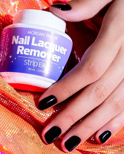 Removes lacquer including darks and glitters without leaving behind a white residue.