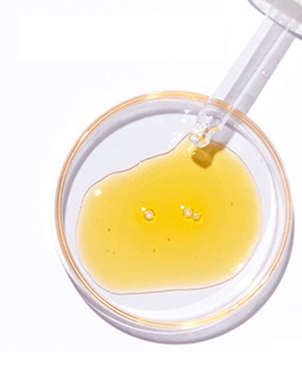 WHAT THE FUZZ™ Ingrown Hair Oil with Jojoba seed oil is a hydrating body oil formulated with a blend of botanicals and essential oils to help skin feel soft and smooth, while improving the look of razor bumps and ingrown hairs after hair removal. Suitable for all areas, such as bikini line and underarms.