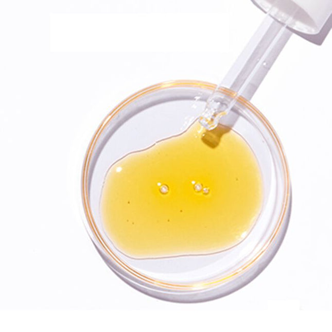 WHAT THE FUZZ™ Ingrown Hair Oil with Jojoba seed oil is a hydrating body oil formulated with a blend of botanicals and essential oils to help skin feel soft and smooth, while improving the look of razor bumps and ingrown hairs after hair removal. Suitable for all areas, such as bikini line and underarms.