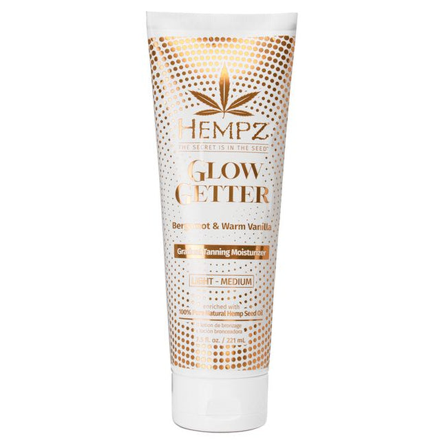 Get a flawless sunless glow with Hempz Medium-to-Dark Gradual Tanning Moisturizer with Shimmer, enriched with hydrating ingredients and sparkling, ethically sourced mica.