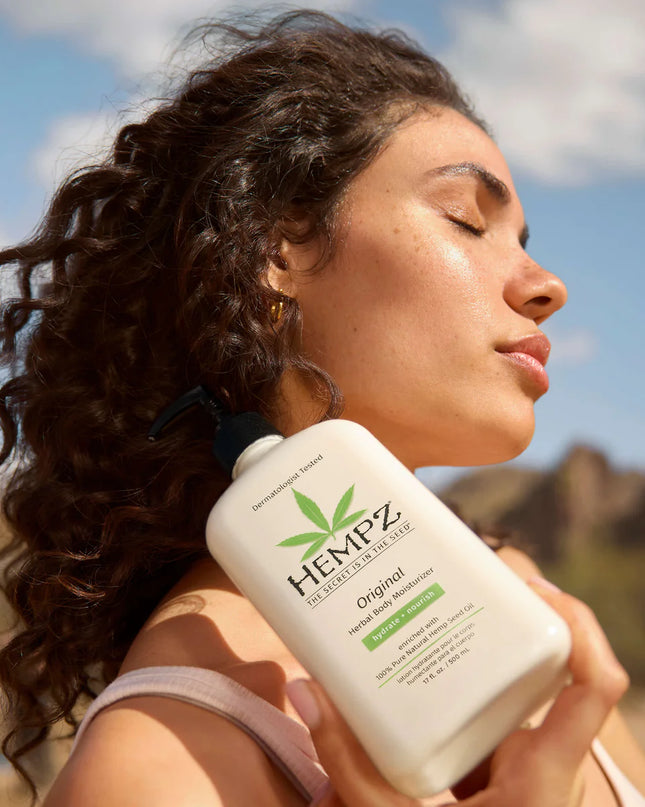 Help condition skin with the pure hemp seed oil in our vegan lotion that tempts the senses with a floral-and-banana fragrance.