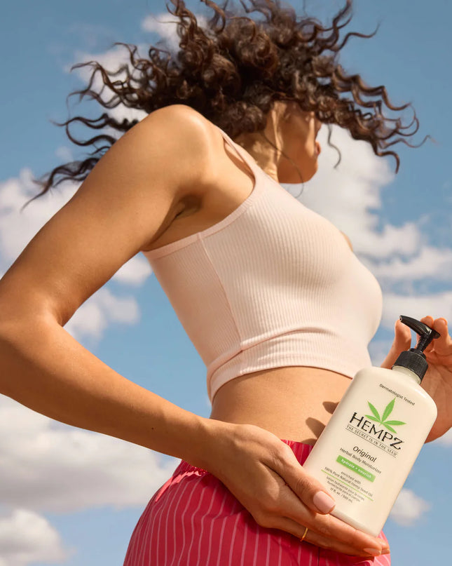 Help condition skin with the pure hemp seed oil in our vegan lotion that tempts the senses with a floral-and-banana fragrance.