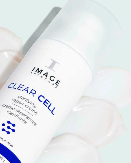 This multi-action gel-crème helps to reduce the appearance of blemishes through surface exfoliation while minimizing visible signs of aging. Featuring naturally-derived bakuchiol with retinol-like benefits, the clarifying formula improves oiliness* and helps to reduce the appearance of wrinkles, skin discoloration, and uneven skin texture.