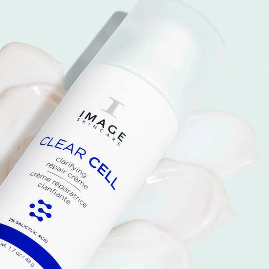 This multi-action gel-crème helps to reduce the appearance of blemishes through surface exfoliation while minimizing visible signs of aging. Featuring naturally-derived bakuchiol with retinol-like benefits, the clarifying formula improves oiliness* and helps to reduce the appearance of wrinkles, skin discoloration, and uneven skin texture.