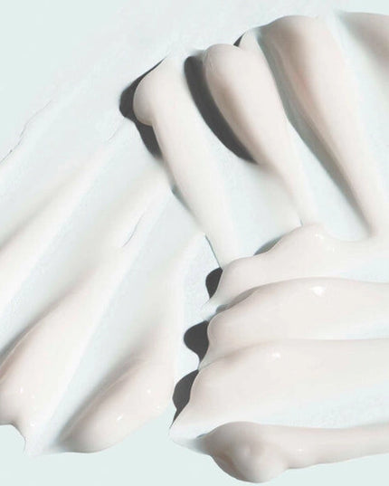 This multi-action gel-crème helps to reduce the appearance of blemishes through surface exfoliation while minimizing visible signs of aging. Featuring naturally-derived bakuchiol with retinol-like benefits, the clarifying formula improves oiliness* and helps to reduce the appearance of wrinkles, skin discoloration, and uneven skin texture.