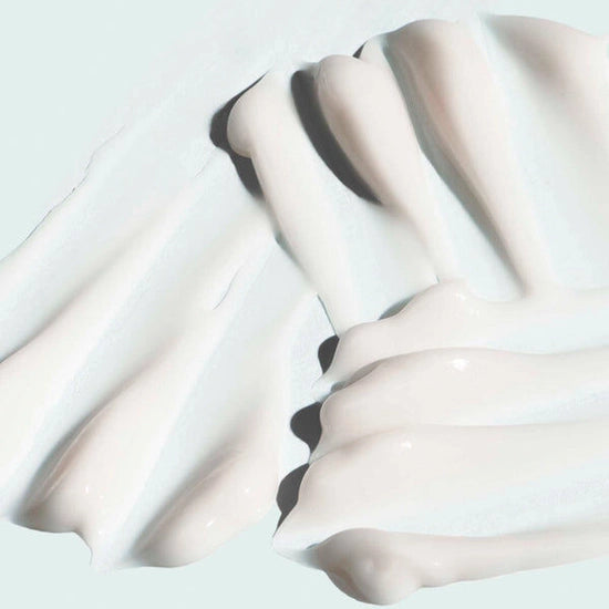 This multi-action gel-crème helps to reduce the appearance of blemishes through surface exfoliation while minimizing visible signs of aging. Featuring naturally-derived bakuchiol with retinol-like benefits, the clarifying formula improves oiliness* and helps to reduce the appearance of wrinkles, skin discoloration, and uneven skin texture.