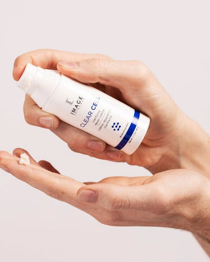 This multi-action gel-crème helps to reduce the appearance of blemishes through surface exfoliation while minimizing visible signs of aging. Featuring naturally-derived bakuchiol with retinol-like benefits, the clarifying formula improves oiliness* and helps to reduce the appearance of wrinkles, skin discoloration, and uneven skin texture.