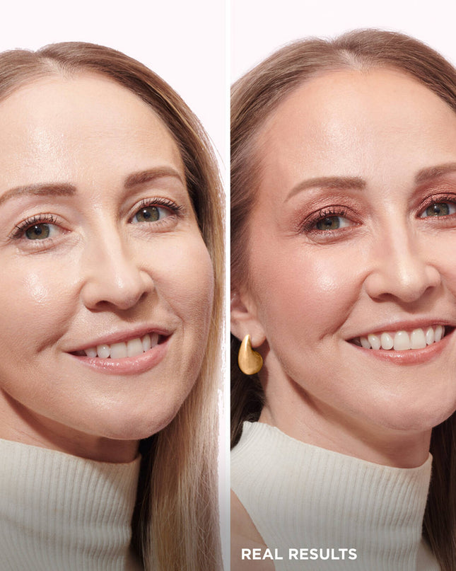 Your limited-edition face and eye makeup palette features 4 multitasking blush, highlight and eyeshadow shades made with your skin tone in mind. Layer over CC+ Cream to create the ultimate holiday glow for all shades.