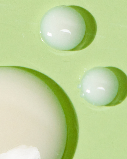 A hydrating hybrid oil-serum that targets uneven tone, helping to reignite a dewy, lit-from-within glow.