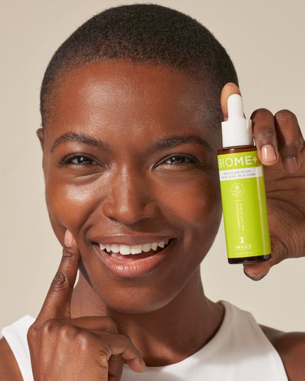 A hydrating hybrid oil-serum that targets uneven tone, helping to reignite a dewy, lit-from-within glow.
