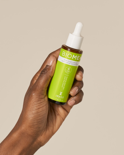 A hydrating hybrid oil-serum that targets uneven tone, helping to reignite a dewy, lit-from-within glow.