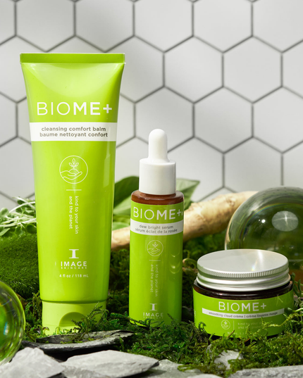 A cushioning moisture crème, that delivers cloud-like hydration and works to smooth skin texture while minimizing the look of pores.