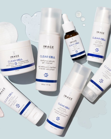 This fresh, foaming BHA cleanser lathers away excess oil, shine and impurities. Formulated with 2% salicylic acid, it gently exfoliates dead skin that can clog pores. A refreshing blend of mint, eucalyptus and tea tree oils create an invigorating cleansing experience.