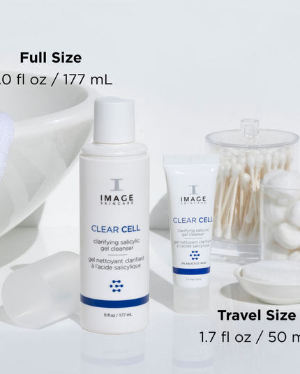 This fresh, foaming BHA cleanser lathers away excess oil, shine and impurities. Formulated with 2% salicylic acid, it gently exfoliates dead skin that can clog pores. A refreshing blend of mint, eucalyptus and tea tree oils create an invigorating cleansing experience.