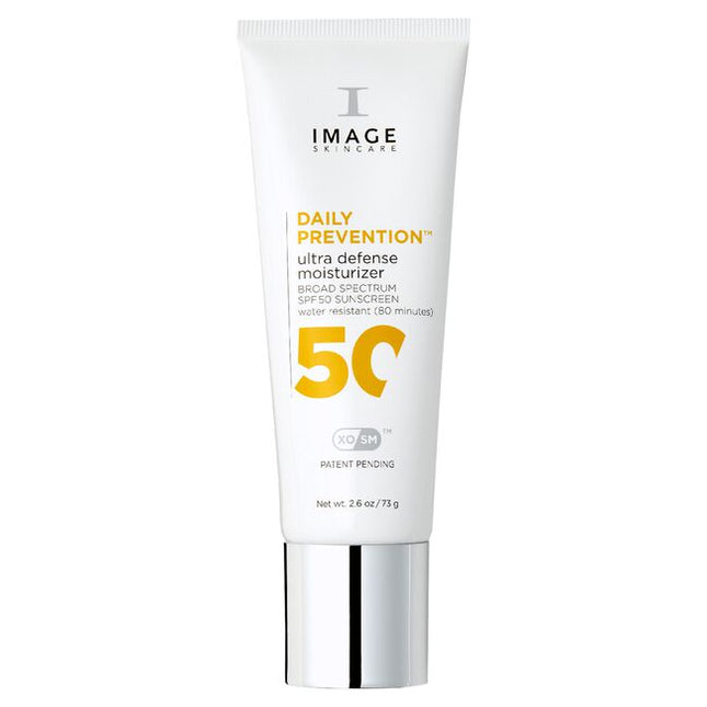 This radiant SPF 50 moisturizer for the face delivers broad-spectrum sun protection while reinforcing the vital moisture barrier and fighting future signs of skin aging.