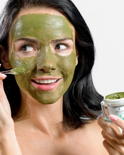 With its blend of yogurt-based probiotics and nourishing superfruits, this fortifying mask balances the skin's natural flora and helps it resist dehydration and imbalance. This deep green mask contains essential vitamins, minerals, and antioxidants to nourish the skin and fight the look of dullness and signs of damage. Purifying green clay and charcoal help to detoxify and clear away impurities, leaving the skin clean, smooth, and refined.
