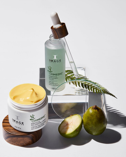 This soothing daily antioxidant serum restores nourishment and hydration to dry, dehydrated and delicate skin. Formulated with certified organic ingredients, including nutrient-rich grape water, soothing aloe vera and botanical extracts, it helps comfort skin and bring it into balance. Enhanced with kakadu plum, an Australian superfruit that provides a rich source of vitamin C to help even skin tone.