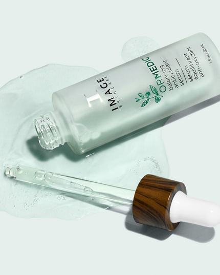 This soothing daily antioxidant serum restores nourishment and hydration to dry, dehydrated and delicate skin. Formulated with certified organic ingredients, including nutrient-rich grape water, soothing aloe vera and botanical extracts, it helps comfort skin and bring it into balance. Enhanced with kakadu plum, an Australian superfruit that provides a rich source of vitamin C to help even skin tone.