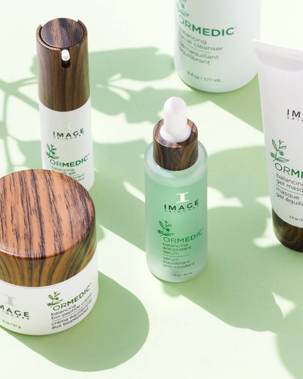 This refreshing eye gel instantly soothes and hydrates dry, delicate skin around the eyes, adding a gentle layer of hydration to help soften the appearance of fine lines. The peptide-enhanced formula helps to smooth the skin and restore a well-rested look to the eye area.