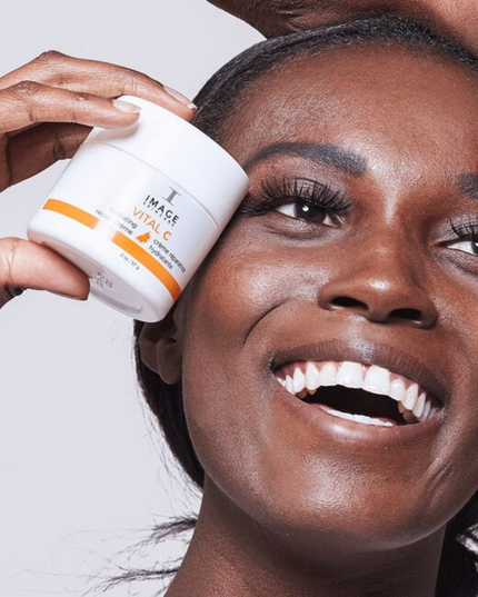 This luxurious crème quenches and soothes the skin. Essential vitamins A and C provide ultra-nourishment while revitalizing skin texture and tone. A blend of hyaluronic acid and ceramides helps to lock in moisture and soothe sensitivity.