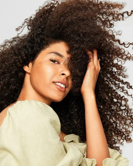 Daily sulfate-free (without SLS, SLES, ALS) regimen with organic cold-pressed almond oil and hyaluronic acid soothes and conditions frizz-prone hair. Rich leave-in conditioner helps prevent frizz and protects against humidity.