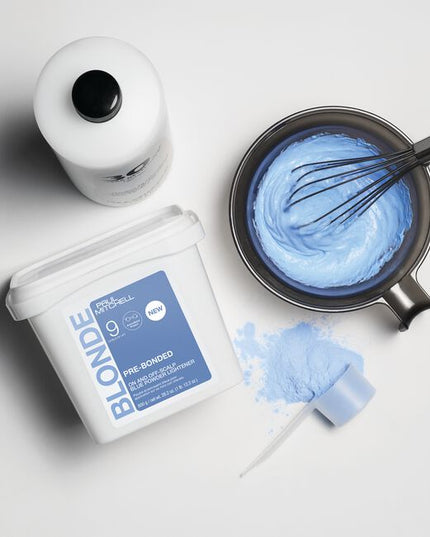 PRE-BONDED LIGHTENER
On and off-scalp blue powder lightener
