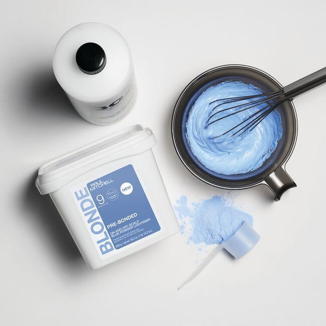 PRE-BONDED LIGHTENER
On and off-scalp blue powder lightener