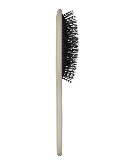 PAUL MITCHELL DETANGLING BRUSH
Detangling has never been this easy.
Ideal for use on both damp and dry hair, this Detangling Brush with flexible bristles is ideal for fast styling and easy detangling. Prep your hair for great style with ease.