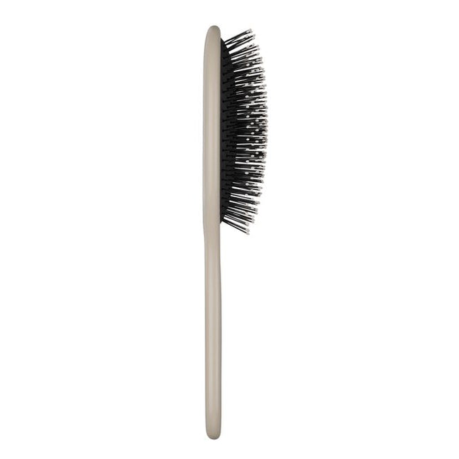 PAUL MITCHELL DETANGLING BRUSH
Detangling has never been this easy.
Ideal for use on both damp and dry hair, this Detangling Brush with flexible bristles is ideal for fast styling and easy detangling. Prep your hair for great style with ease.