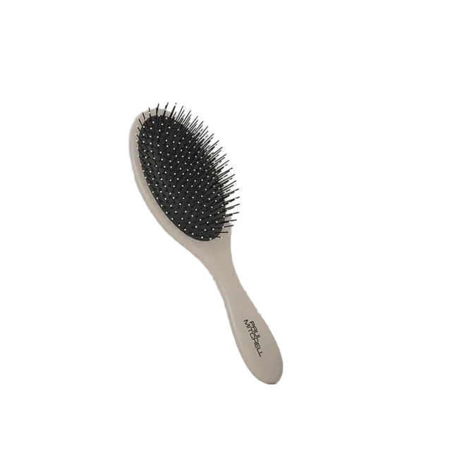 PAUL MITCHELL DETANGLING BRUSH
Detangling has never been this easy.
Ideal for use on both damp and dry hair, this Detangling Brush with flexible bristles is ideal for fast styling and easy detangling. Prep your hair for great style with ease.
