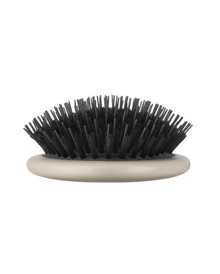 PAUL MITCHELL DRESSING BRUSH
All Dressed Up and Ready to Go
Minimize frizz and polish your look with this lightweight brush. Flexible nylon and vegan boar bristles help tame frizz and distribute scalp oils to enhance natural shine.