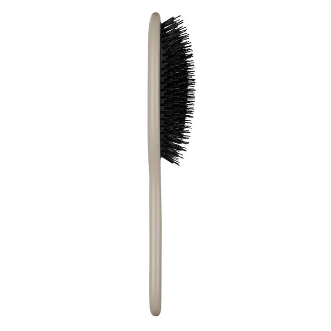 PAUL MITCHELL DRESSING BRUSH
All Dressed Up and Ready to Go
Minimize frizz and polish your look with this lightweight brush. Flexible nylon and vegan boar bristles help tame frizz and distribute scalp oils to enhance natural shine.