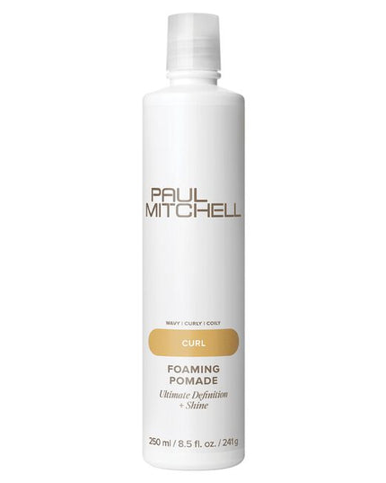 Ultimate Definition + Shine
Add soft styling control to waves, curls and coils. This lightweight pomade helps create smoothness and instant shine.