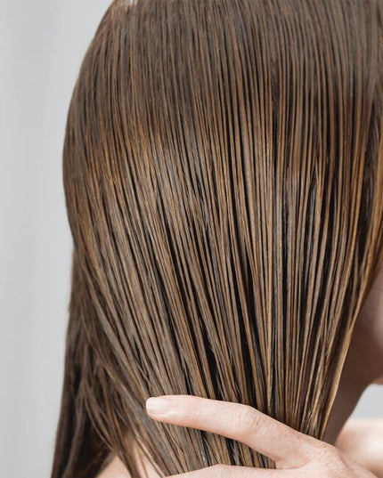 Prep hair for the perfect blowout! Neuro Prime HeatCTRL Blowout Primer protects against heat damage from blow-drying with HeatCTRL Technology— John Paul Mitchell System's exclusive heat-activated blend that delivers advanced thermal protection up to 450°F, so you get all of the styling power and silky-smooth, shiny results without the damage.