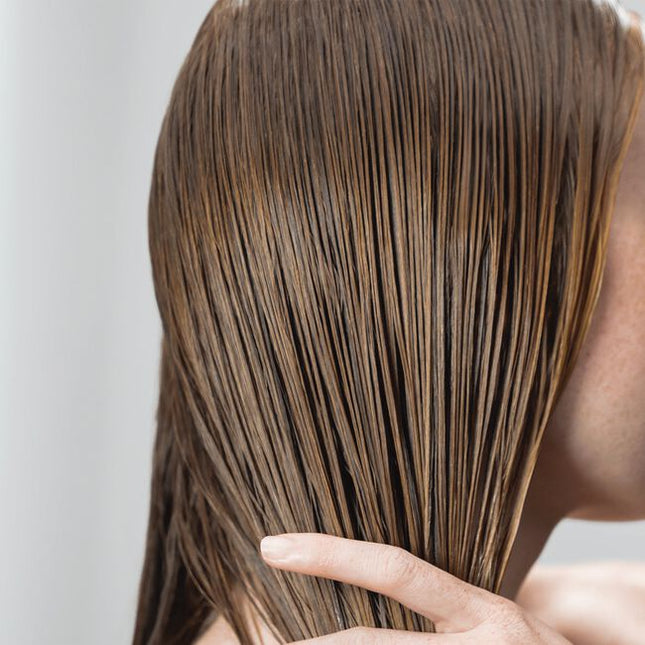Prep hair for the perfect blowout! Neuro Prime HeatCTRL Blowout Primer protects against heat damage from blow-drying with HeatCTRL Technology— John Paul Mitchell System's exclusive heat-activated blend that delivers advanced thermal protection up to 450°F, so you get all of the styling power and silky-smooth, shiny results without the damage.