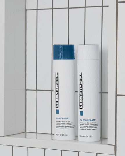 A gentle, daily-use shampoo that cleanses all hair types while enhancing shine and manageability. Designed with a mild, color-safe formula, it helps maintain moisture balance without stripping essential oils. 