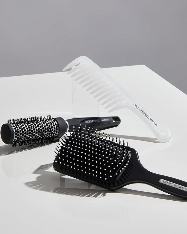 Help minimize flyaways and create a sleek, frizz-free finish with this round thermal brush. Available in four barrel sizes: small, medium, large and extra-large, the vented aluminum barrel heats up during blow-drying to help shape your style while its unique, corkscrew-shaped vegan bristles provide a smoother finish.