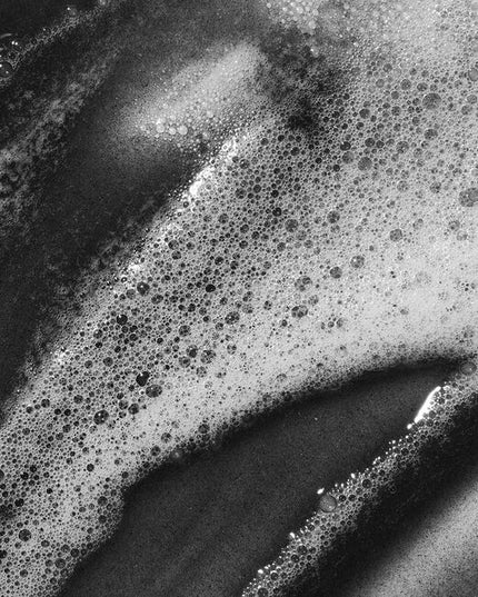 PAUL MITCHELL PROFESSIONAL POROSITY EQUALIZER - Equalizing Pre-Service Treatment.

Equalizing spray helps to neutralize chlorine, copper and minerals from hard water and balances porosity from roots to ends. Ideal for use before color and chemical services. For best results, use with Charcoal Clay Cleanse.