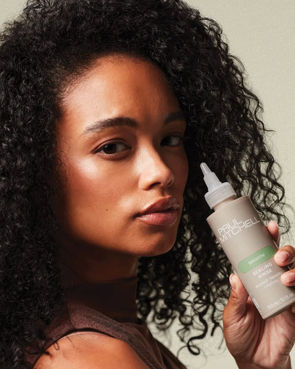 Create instant sleekness with just one use. Seals the cuticle and adds beautiful shine. Infused with plant-derived squalane to replenish moisture and control frizz.