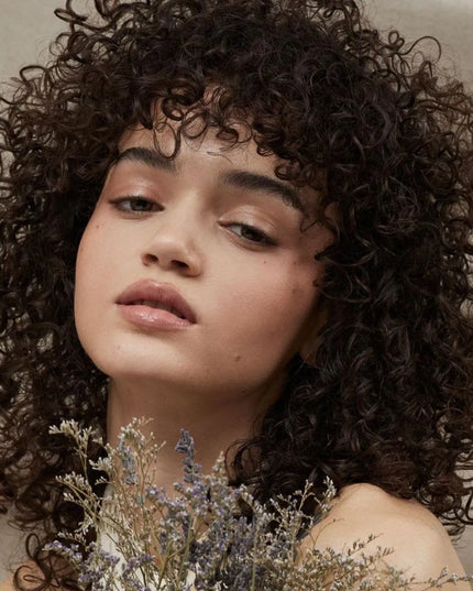 Get a replenishing boost of hydration with this luxurious oil. Infused with nutrient-rich hemp seed oil, it melts into hair and skin for a silky-smooth finish while indulging the senses with a balancing, nature-immersive aromatherapy-inspired experience.