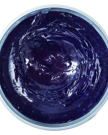 This versatile styling gel imparts a strong long-lasting hold for all hair types that will not flake. It gives volume to fine hair, is never greasy, oily or sticky and rinses out with ease. Stylist tip: Can also be used as a cutting agent!