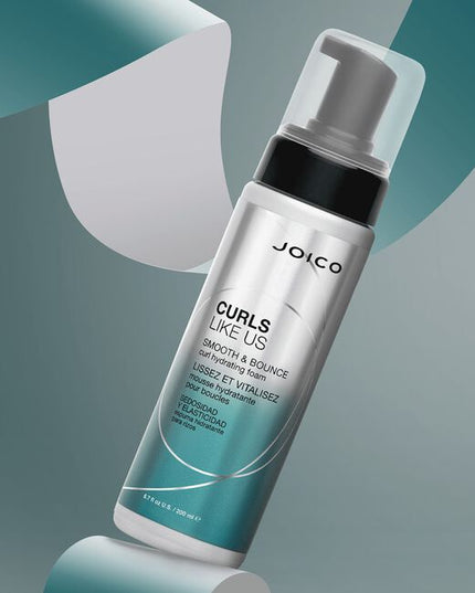 Curls Like Us Smooth Bounce Curl Hydrating Foam enhances curl pattern with lightweight hold in an airy foam formula, keeping humidity and frizz at bay for 3 full days. Encourages a defined “bounce back” every time you scrunch.