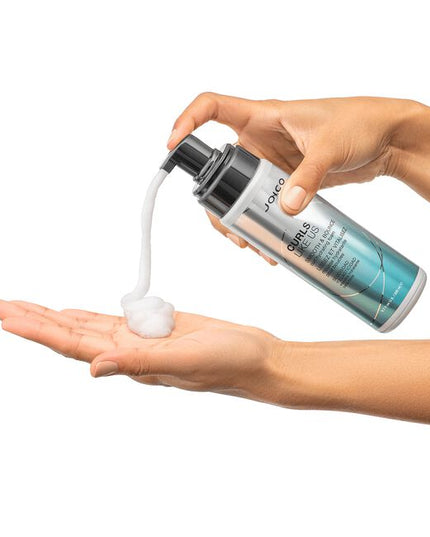 Curls Like Us Smooth Bounce Curl Hydrating Foam enhances curl pattern with lightweight hold in an airy foam formula, keeping humidity and frizz at bay for 3 full days. Encourages a defined “bounce back” every time you scrunch.