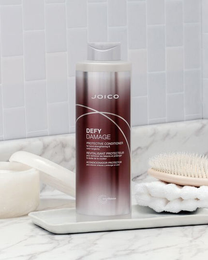 Gentle enough to use every day, but mighty enough to replenish hydration and build strength and resilience, this daily, bond-building conditioner protects hair from future damage, detangles, and wards off fading hair color.