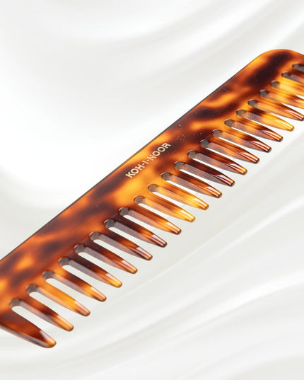 Jaspe Wide Tooth Comb is the perfect implement for detangling wet hair.&nbsp; This beautiful comb will add nicely to your Jaspe brush to make a gorgeous set of your own or to give as a gift.