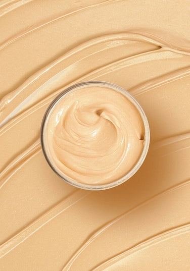 Kenra Platinum Luxe Shine Mask is a decadent hair treatment that is enriched with precious gold. Leaves hair visibly shiny and more radiant. Experience 2X stronger hair* while doubling hair softness** to reveal significantly more conditioned and manageable hair**. Shine like gold.