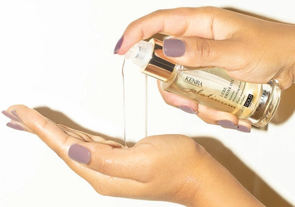 Prepare hair for glamour. Luxe Shine Oil is a decadent rich oil, enriched with precious gold, for lustrous shine. This indulgent elixir deeply nourishes medium to thick hair for supple, more manageable strands while protecting against thermal damage. Shine like gold.