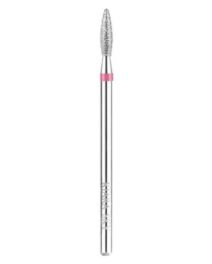 The Flame Coarse is a diamond-cut drill bit engineered for Russian style and dry manicure work. With its coarse grit, it safely lifts the eponychium (nail fold) to expose and remove cuticle on the nail plate without damaging skin or plate. It’s ideal for removing excess skin, opening sidewalls, handling hangnails, and even sealing the cuticle area after product application. The standard 3/32" shank ensures compatibility with all professional nail e-files.