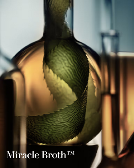 Intense revitalization in a deeply emollient texture. This anti-aging treatment hydrates, visibly reduces puffiness, fine lines and wrinkles. Miracle Broth™ infuses the delicate area with essential energy.