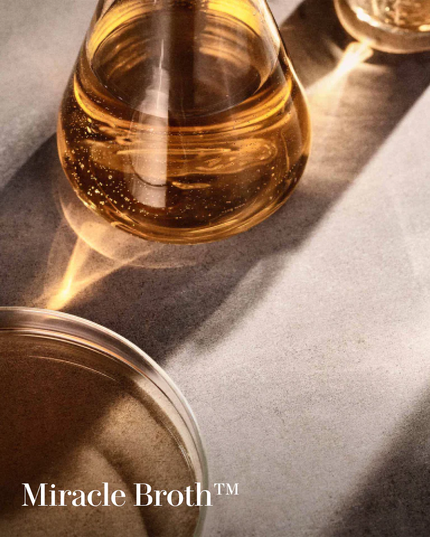 High-shine plumping lip gloss plumps, perfects and protects lips in one glide. Deeply hydrates and conditions as a moisturizing lip gloss and lip volumizer.